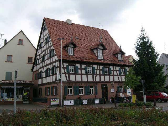 Eis-Caf� am Kreisverkehr