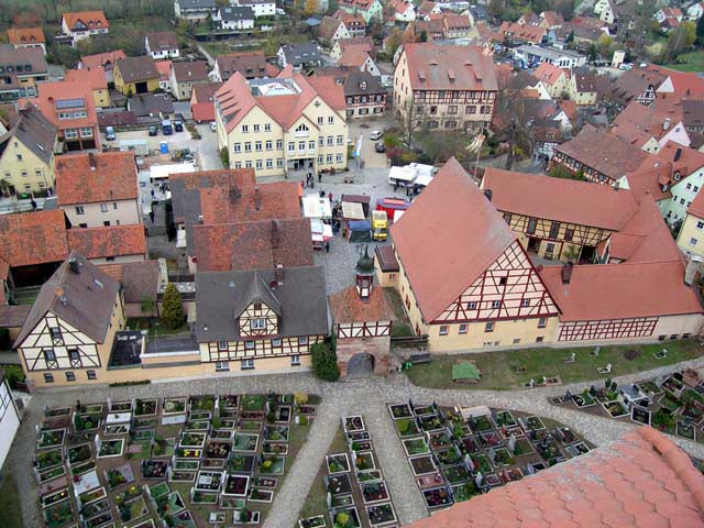 Blick auf Rathaus und Wei�es Lamm